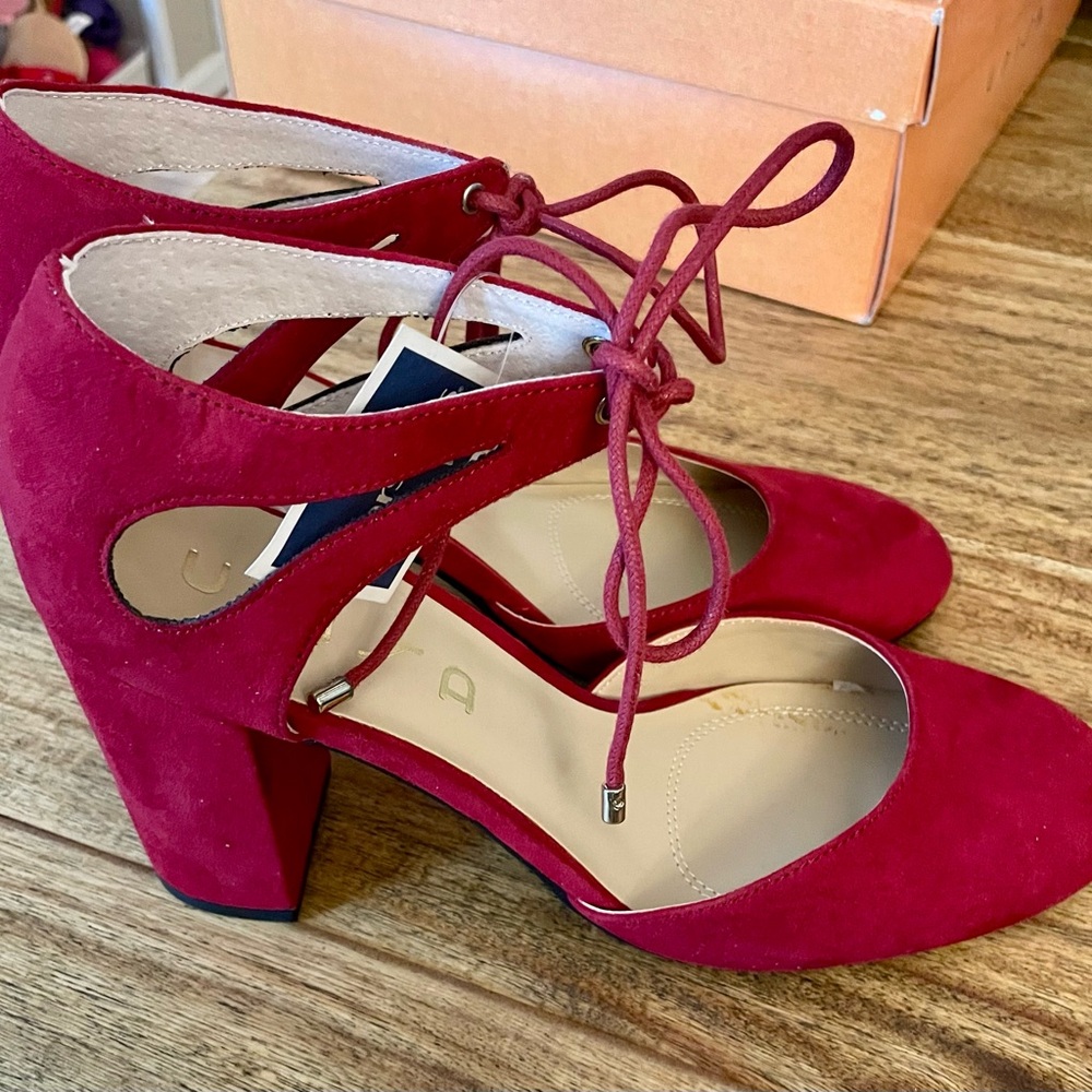 Unisa Kayla Medium Red Heels Size 8.5 - Picture 2 of 7